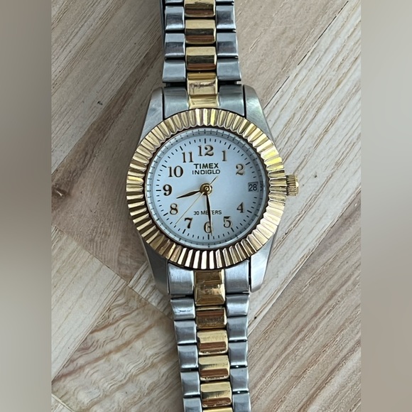 Timex Ladies Watch Indiglo White Dial Two Tone Stainless Bracelet Date Window - Picture 4 of 12